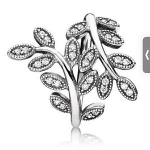 Pandora Sparkling leaves ring